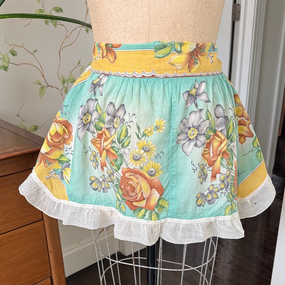 Vintage Floral Apron Sheer Ruffle Edge